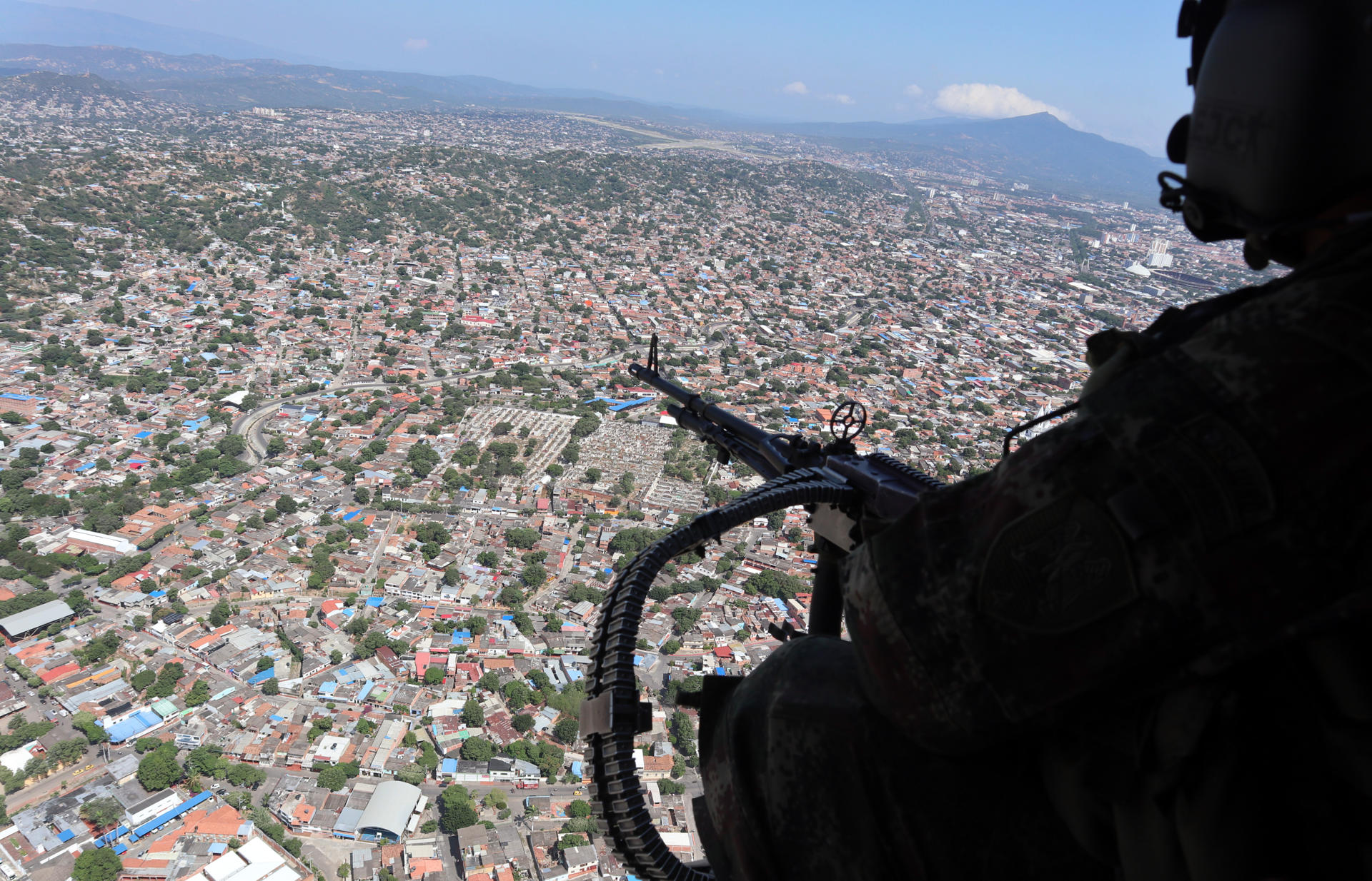 Petro decreta el estado de conmoción interior ante espiral de violencia en Colombia