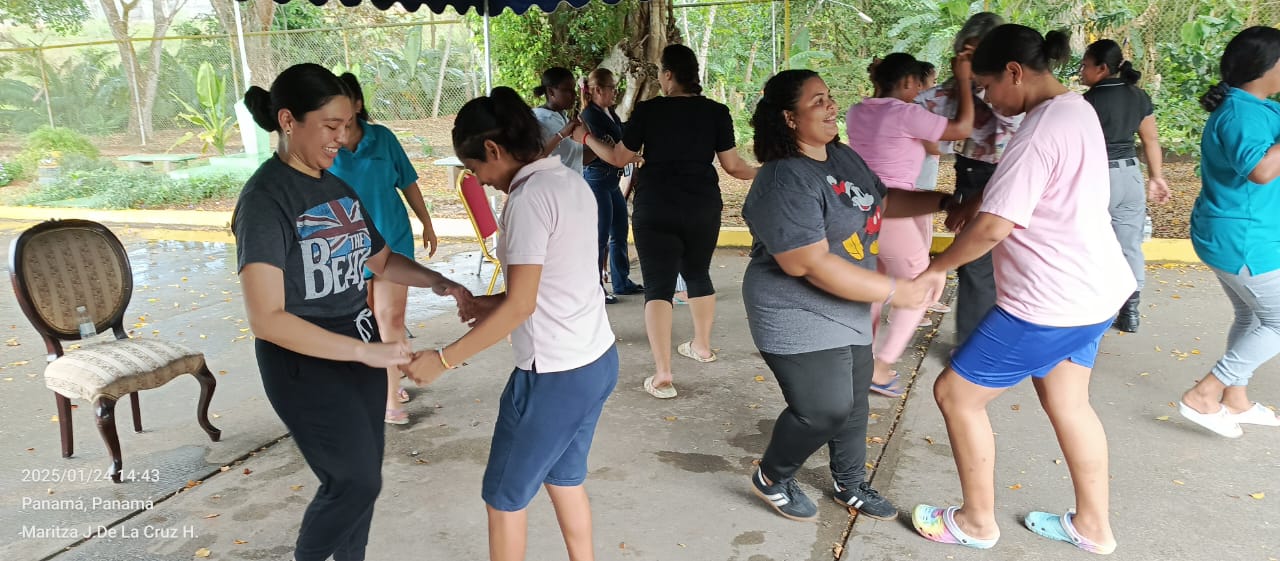 Jóvenes en centros de cumplimiento se capacitan en talleres artísticos