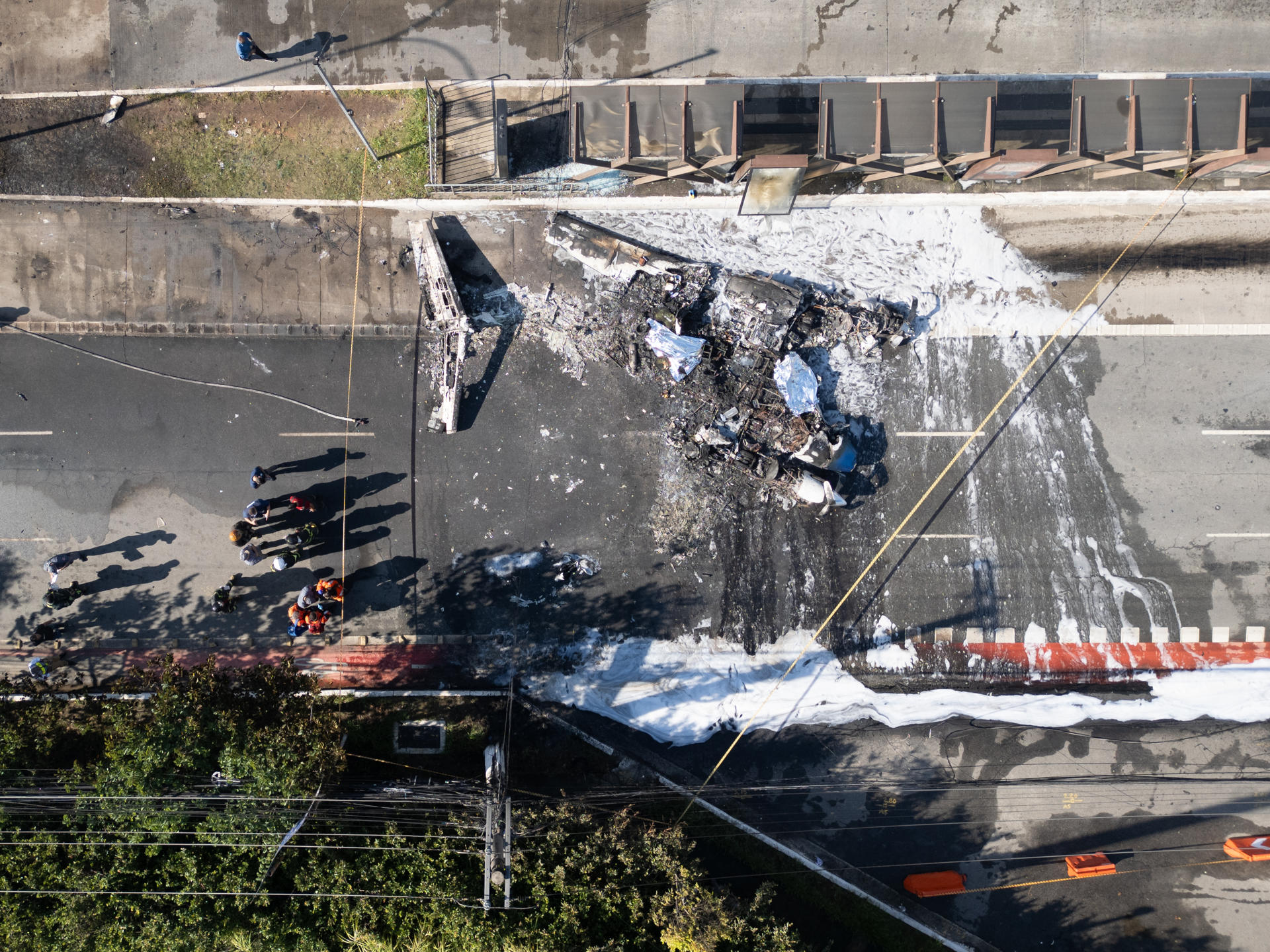 Dos muertos tras caer avioneta en avenida de São Paulo