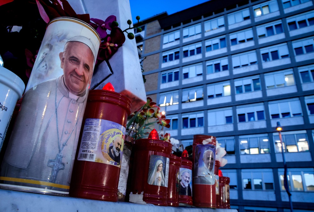 Radiografía de tórax del Papa confirma su mejoría tras 27 días hospitalizado