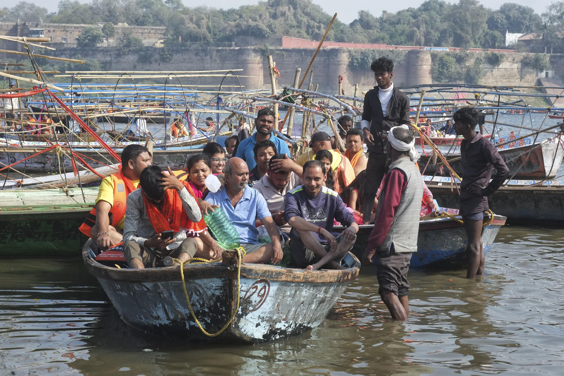 Millones de devotos asistieron al festival hindú Kumbh Mela