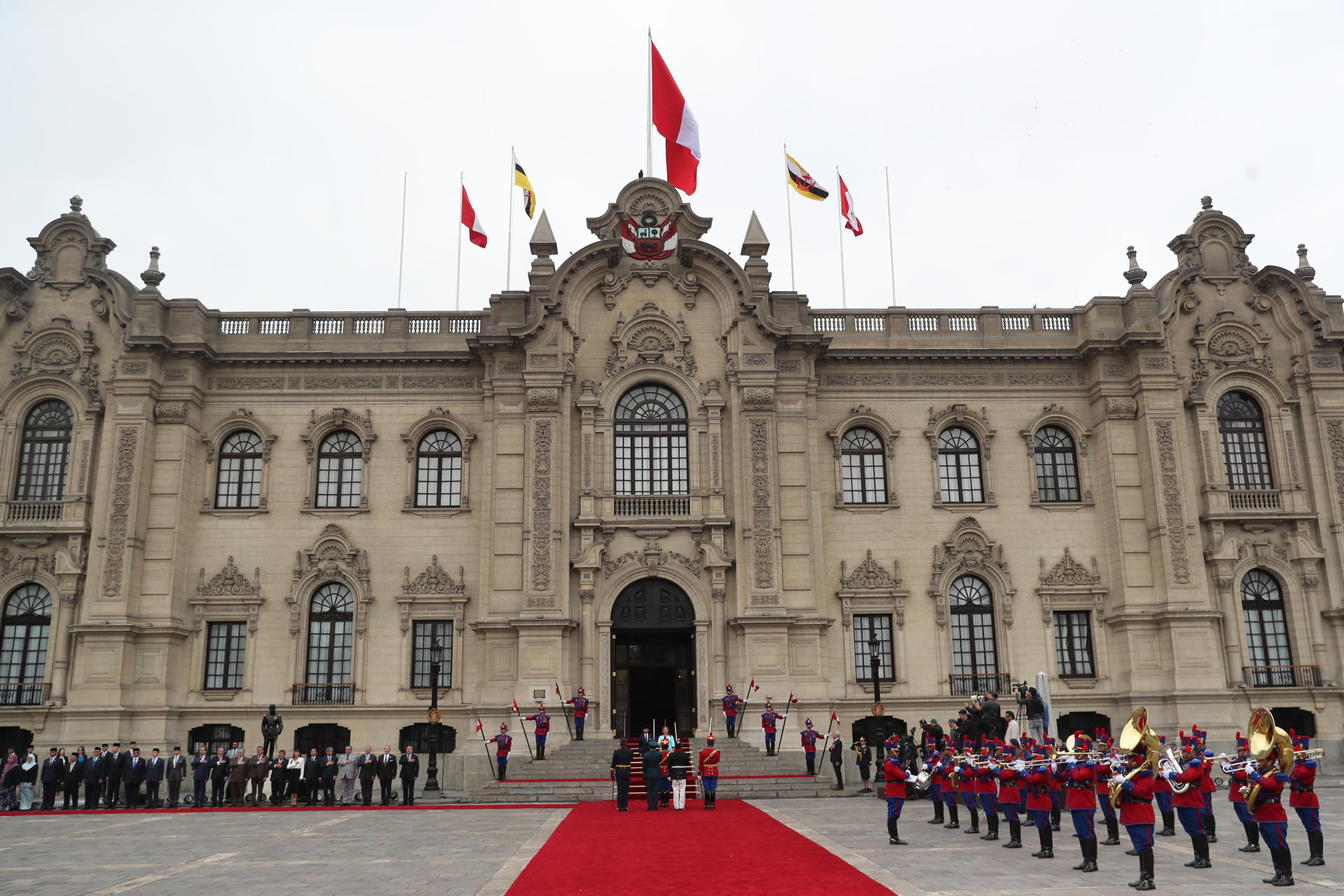 Perú acusa a Sheinbaum de violar el principio de no intervención por su apoyo a Castillo