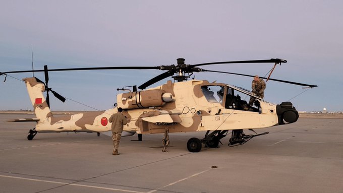 Marruecos recibe en el puerto de Tánger los primeros helicópteros Apache