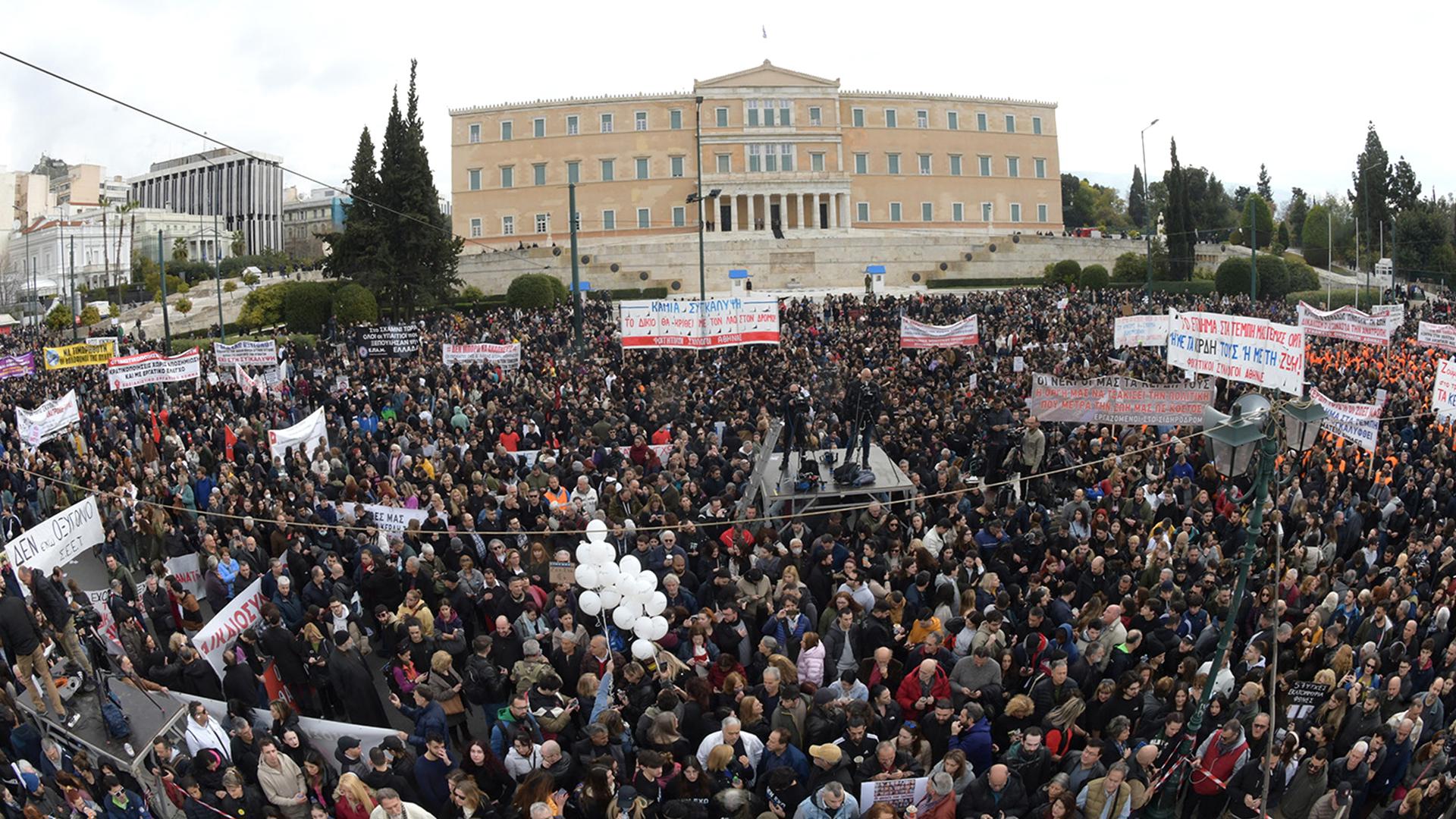 Al menos 99 detenidos y 50 heridos en la protestas antigubernamentales en Grecia