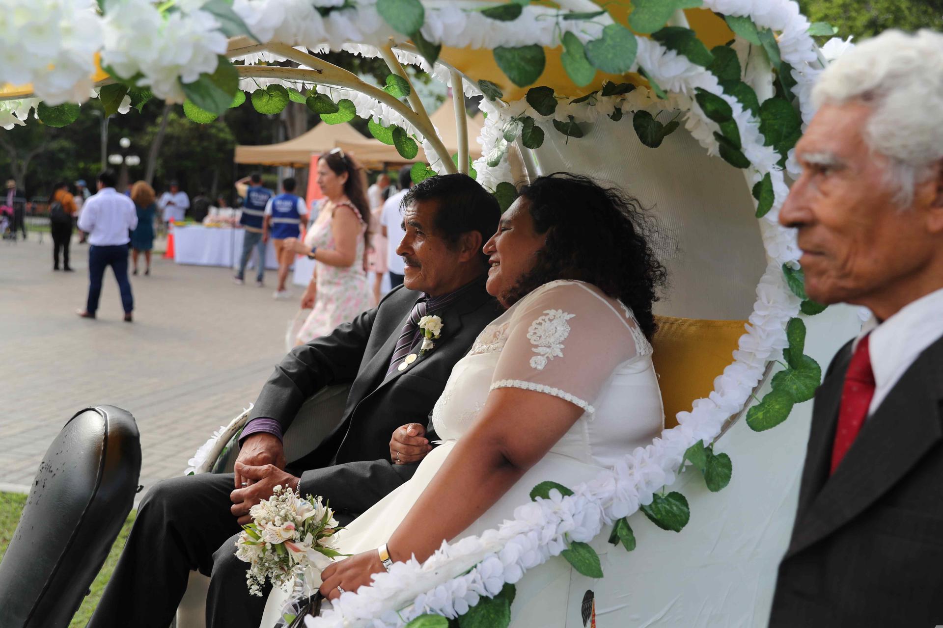 Boda múltiple en Lima une a más de 100 parejas en vísperas del Día del amor y la amistad