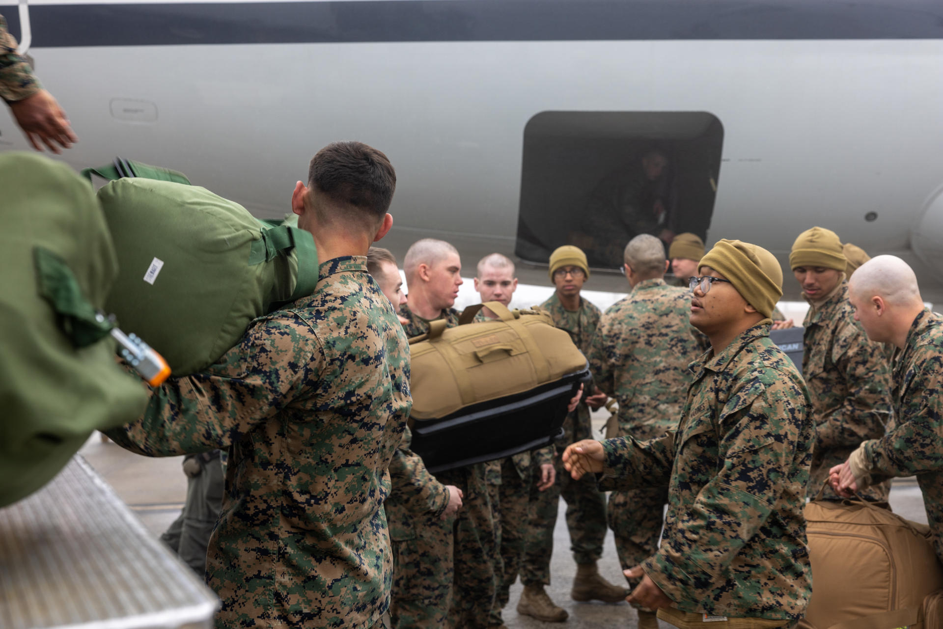 Tropas de EE UU llegan a Guantánamo para preparar el centro de migrantes de Trump