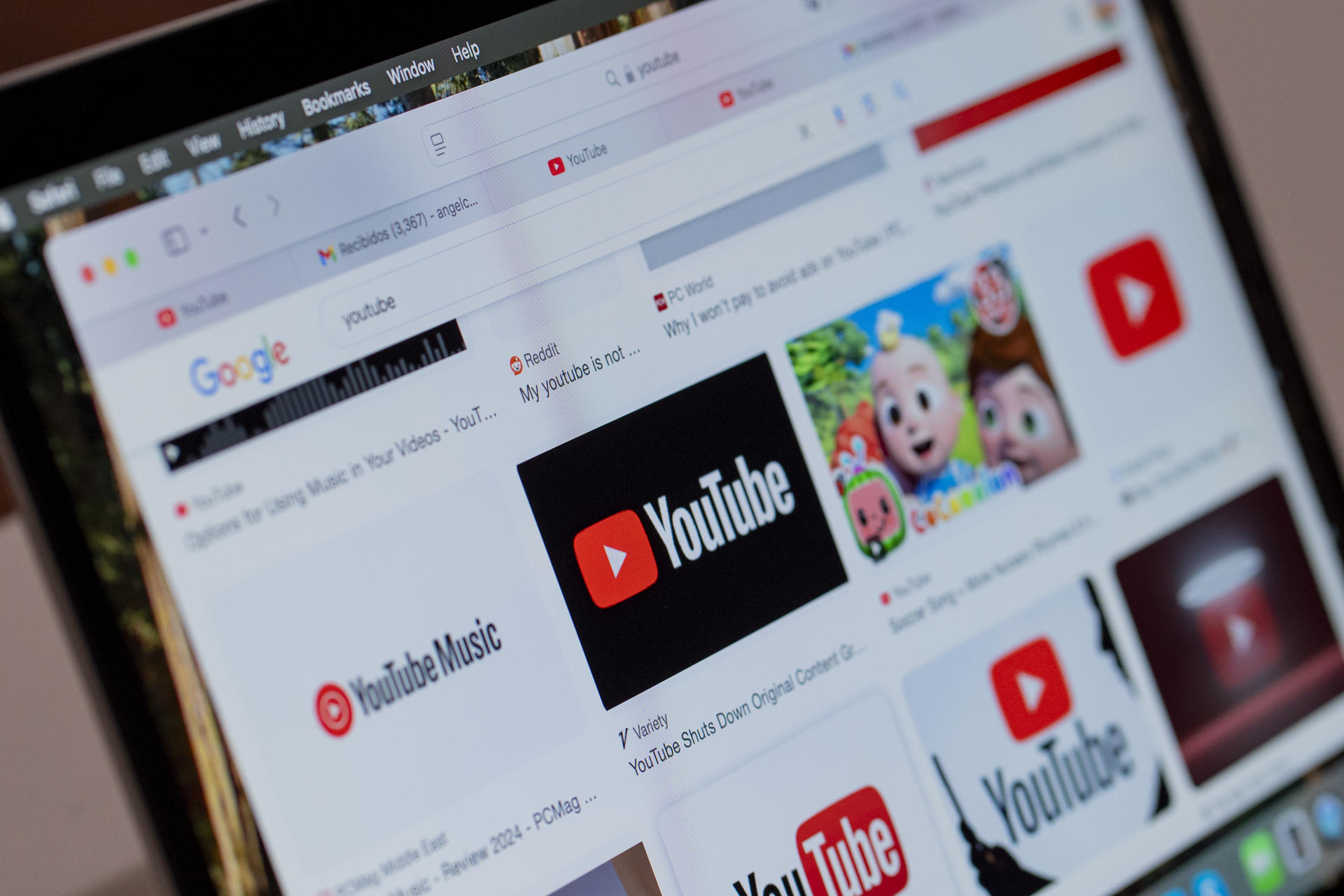 Los 20 años de YouTube, plataforma que convirtió hacer videos caseros en una profesión