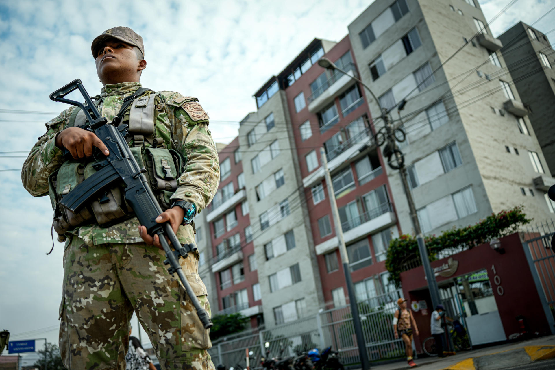 Tres muertos en primeras horas de estado de emergencia en Lima