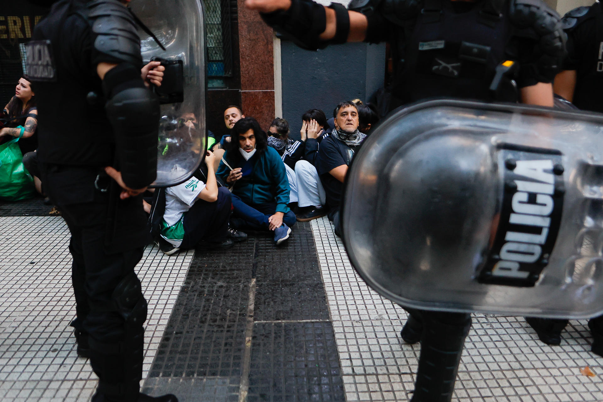 Milei denuncia a jueza que liberó detenidos en marcha por los jubilados