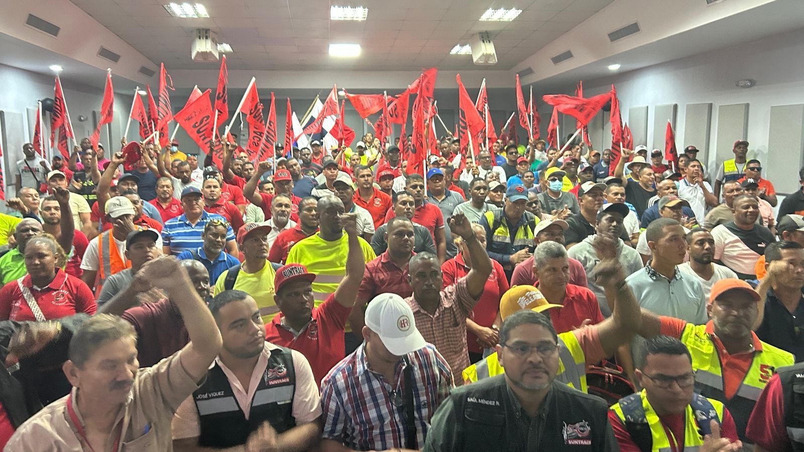 SUNTRACS ratifica huelga indefinida en la construcción