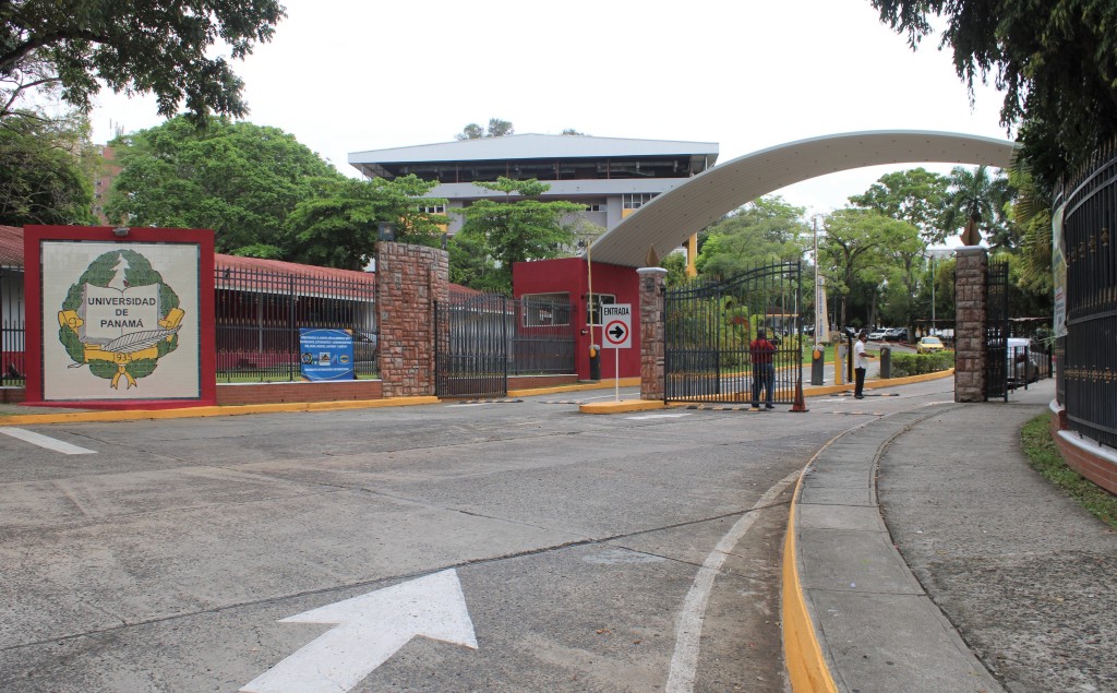 Con más de 74,000 estudiantes inicia primer semestre en la Universidad de Panamá