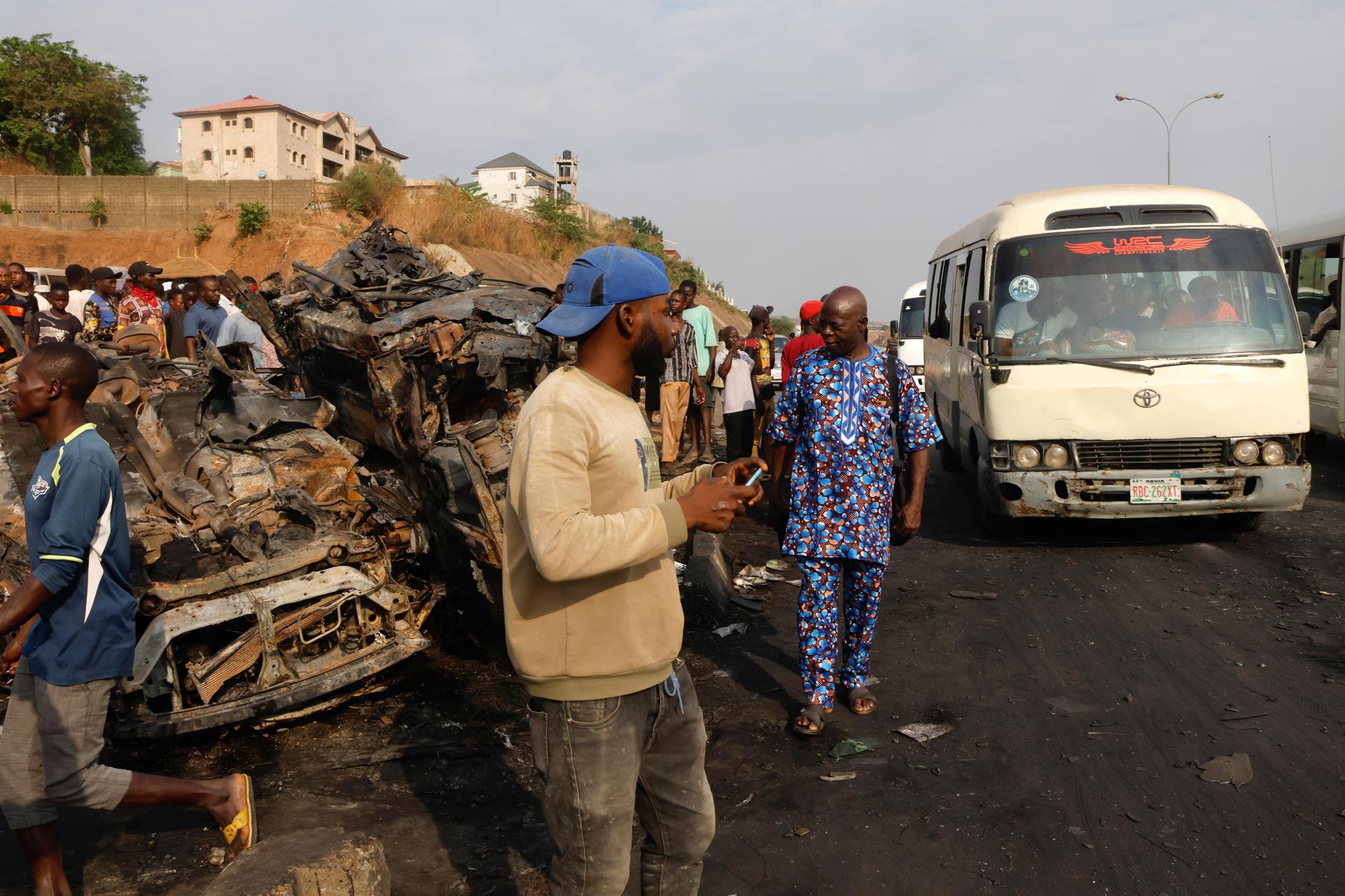 Al menos 10 muertos y 30 heridos en Nigeria al explotar un camión cisterna