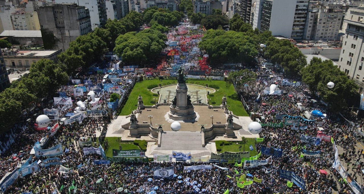 Sindicatos argentinos proponen una huelga general contra el ultraderechista Milei