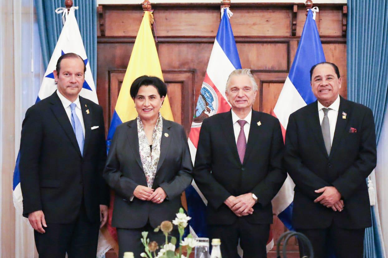 Cancilleres acuerdan en Quito convocar cumbre de presidentes de la Alianza para el Desarrollo de la Democracia