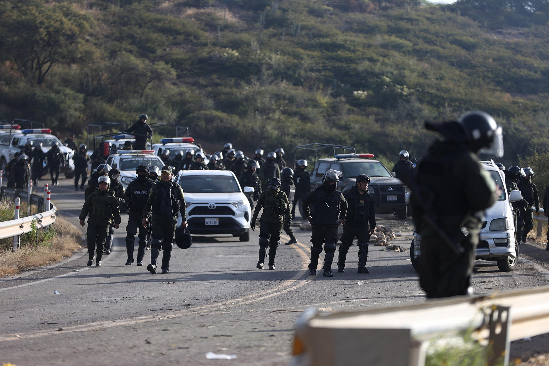 Presidente de Bolivia ordena desbloqueo de carreteras tomadas por seguidores de Evo Morales