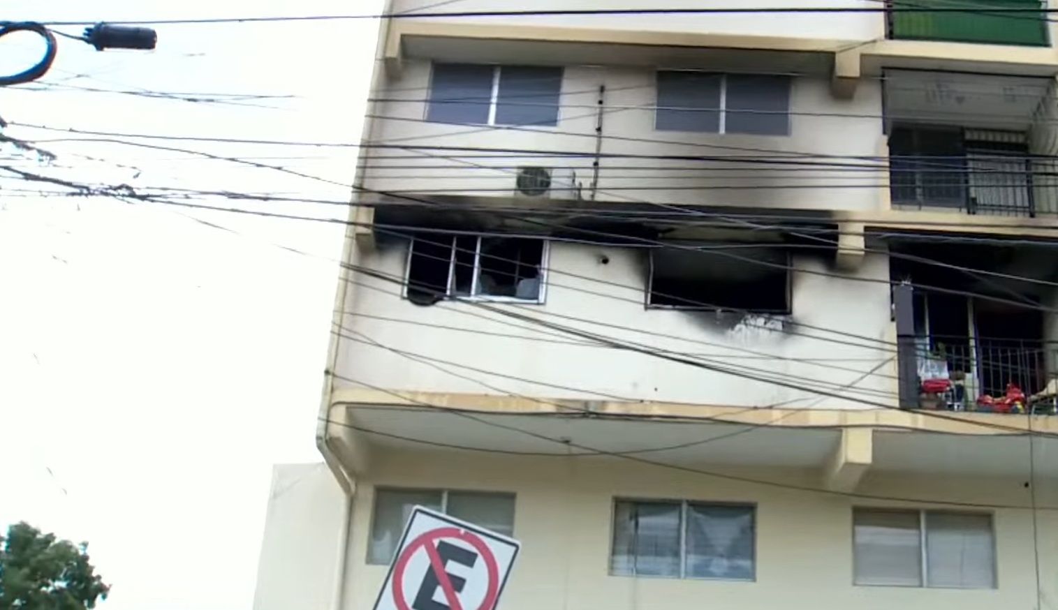 Incendio en apartamento de La Locería deja dos personas afectadas y más de 60 evacuadas