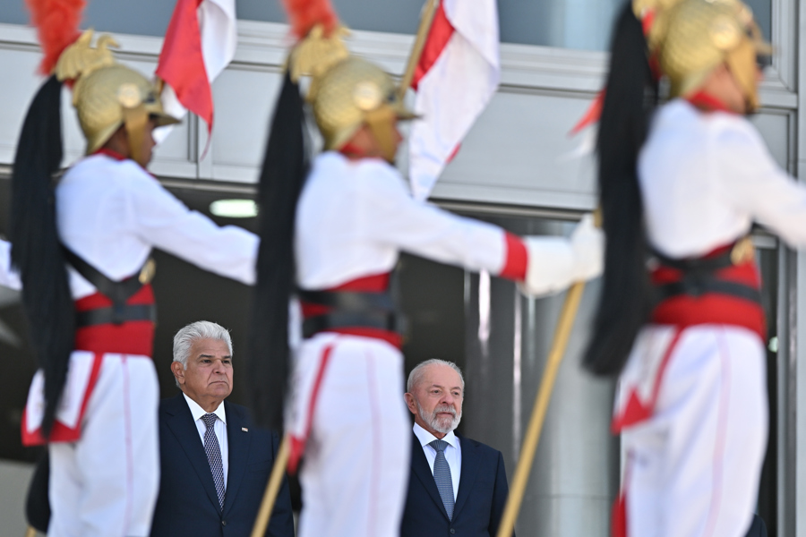 Mulino es recibido por Lula en Brasilia con honores de Estado