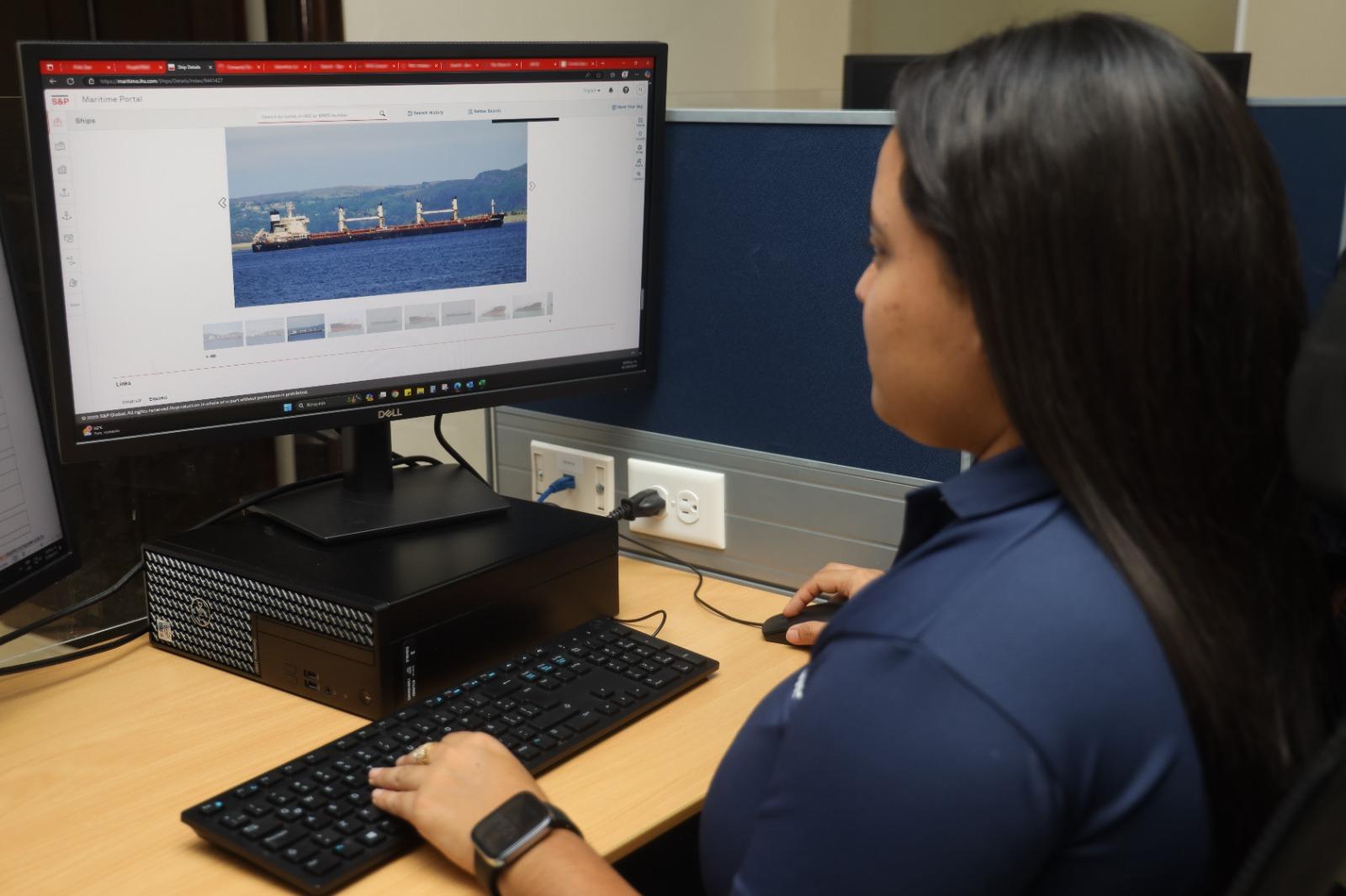 Panamá restringe el abanderamiento de buques petroleros y graneleros con más de 15 años