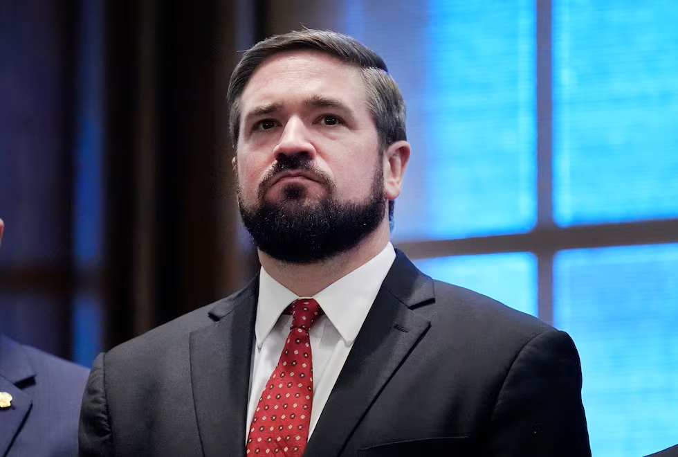 La tensión por el ‘caso Epstein’ lleva a Trump a renovar la cúpula del FBI