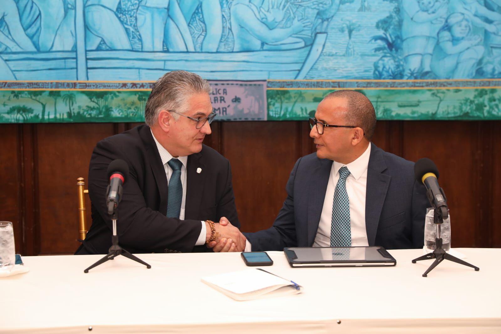 Gobierno presenta lineamientos energéticos a empresas generadoras