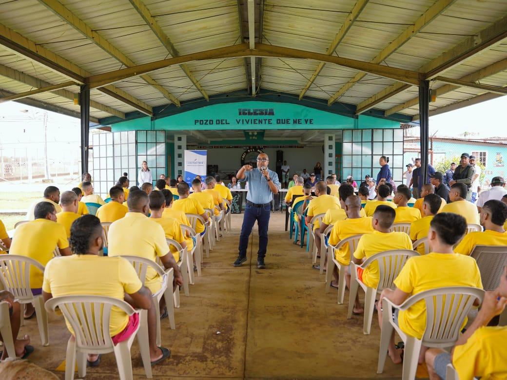 Gobierno entrega 956 resoluciones de clasificación a privados de libertad en La Joyita y La Joya