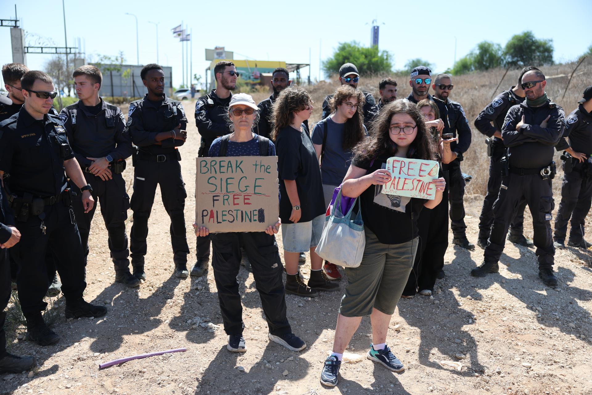 Jóvenes israelíes protestan contra la guerra en Gaza y el fin de la hambruna