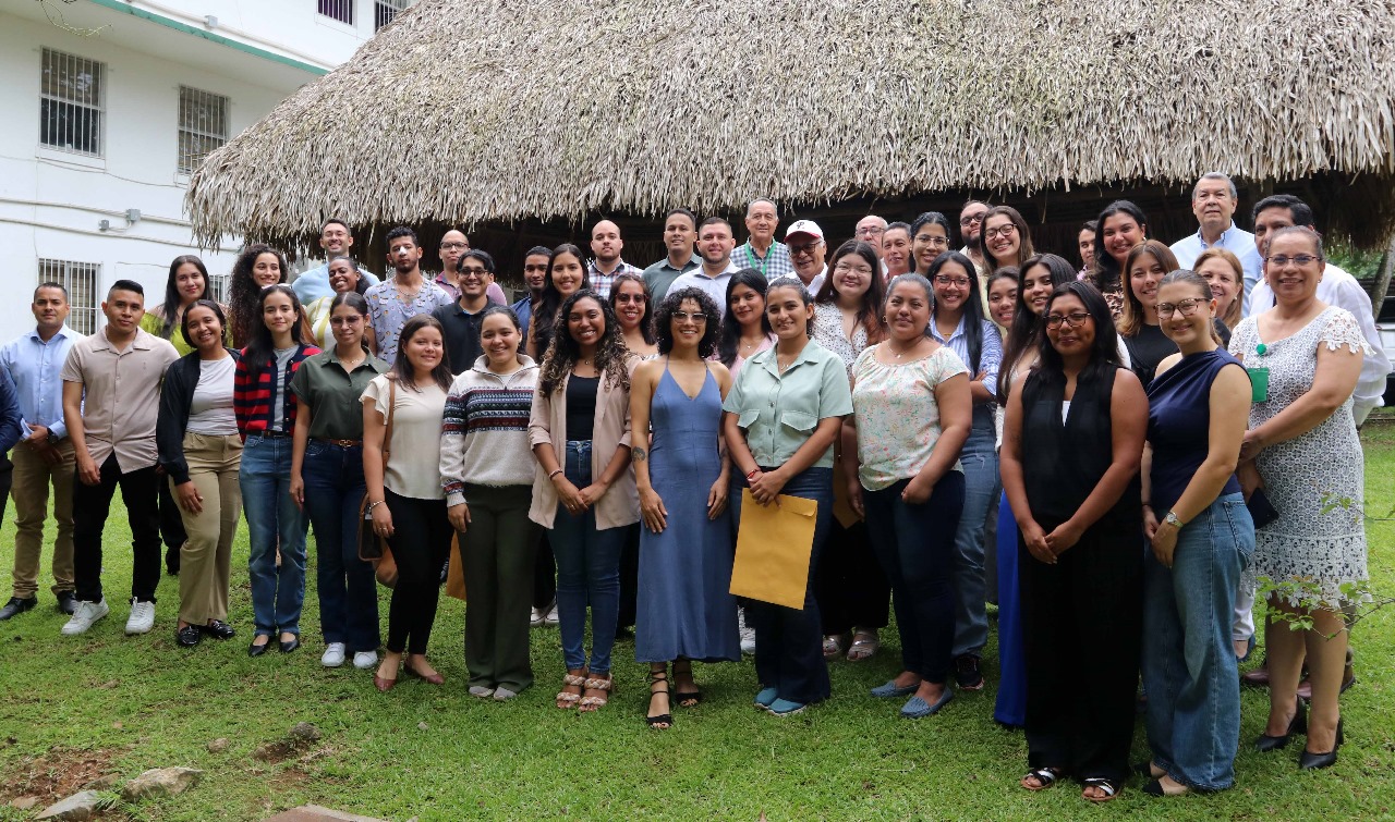 Nuevos veterinarios listos para servir al país