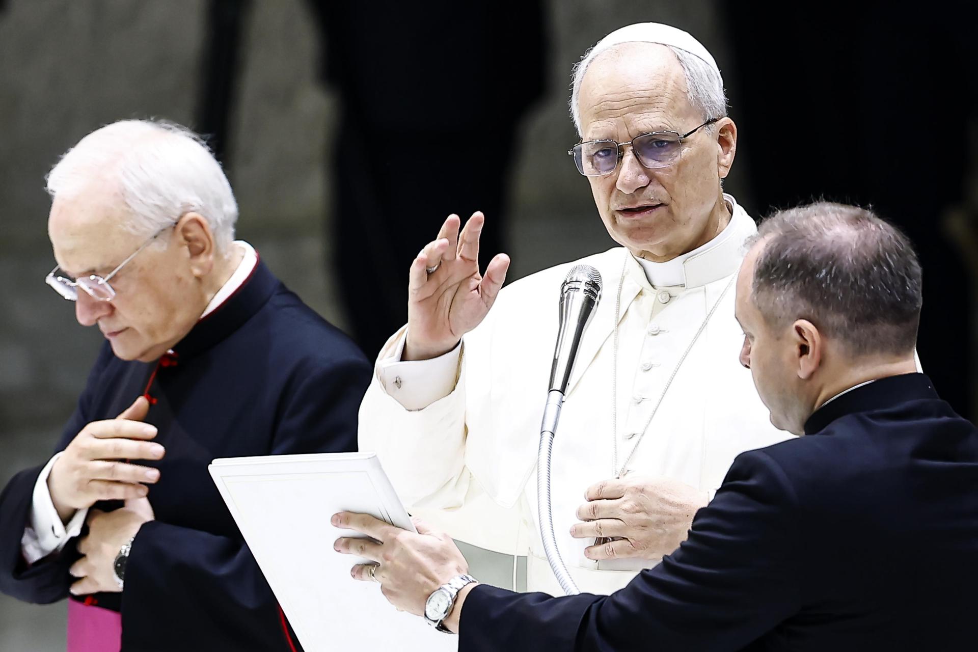 El Papa León XIV pide oraciones por la paz en medio de las guerras del mundo