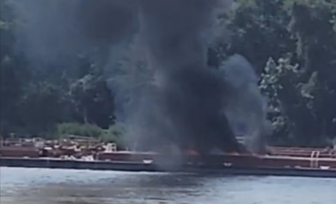 Un helicóptero se estrella contra una barcaza en Río Mississippi con saldo de dos fallecidos