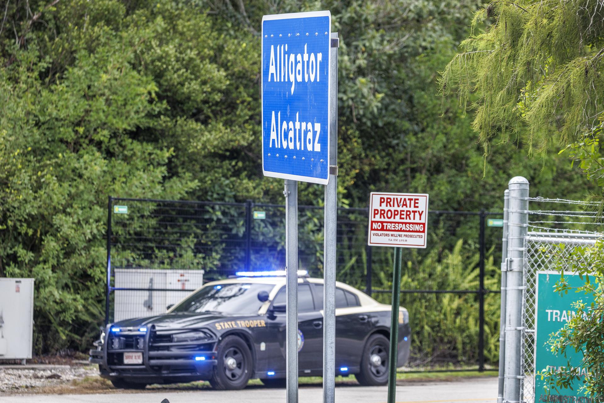 Jueza federal ordena el cierre del centro de detención de migrantes Alligator Alcatraz