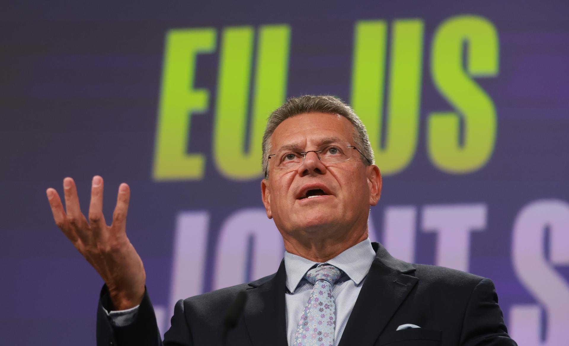 Europa cierra acuerdo formal con EEUU de arancel general del 15%