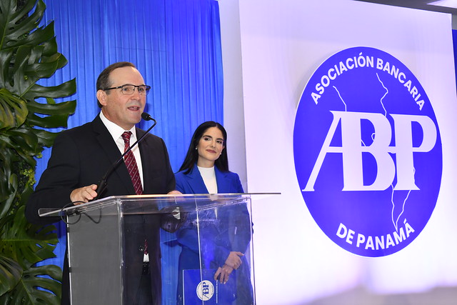 Banca panameña mantiene confianza en el crecimiento económico, pese a desafíos estructurales