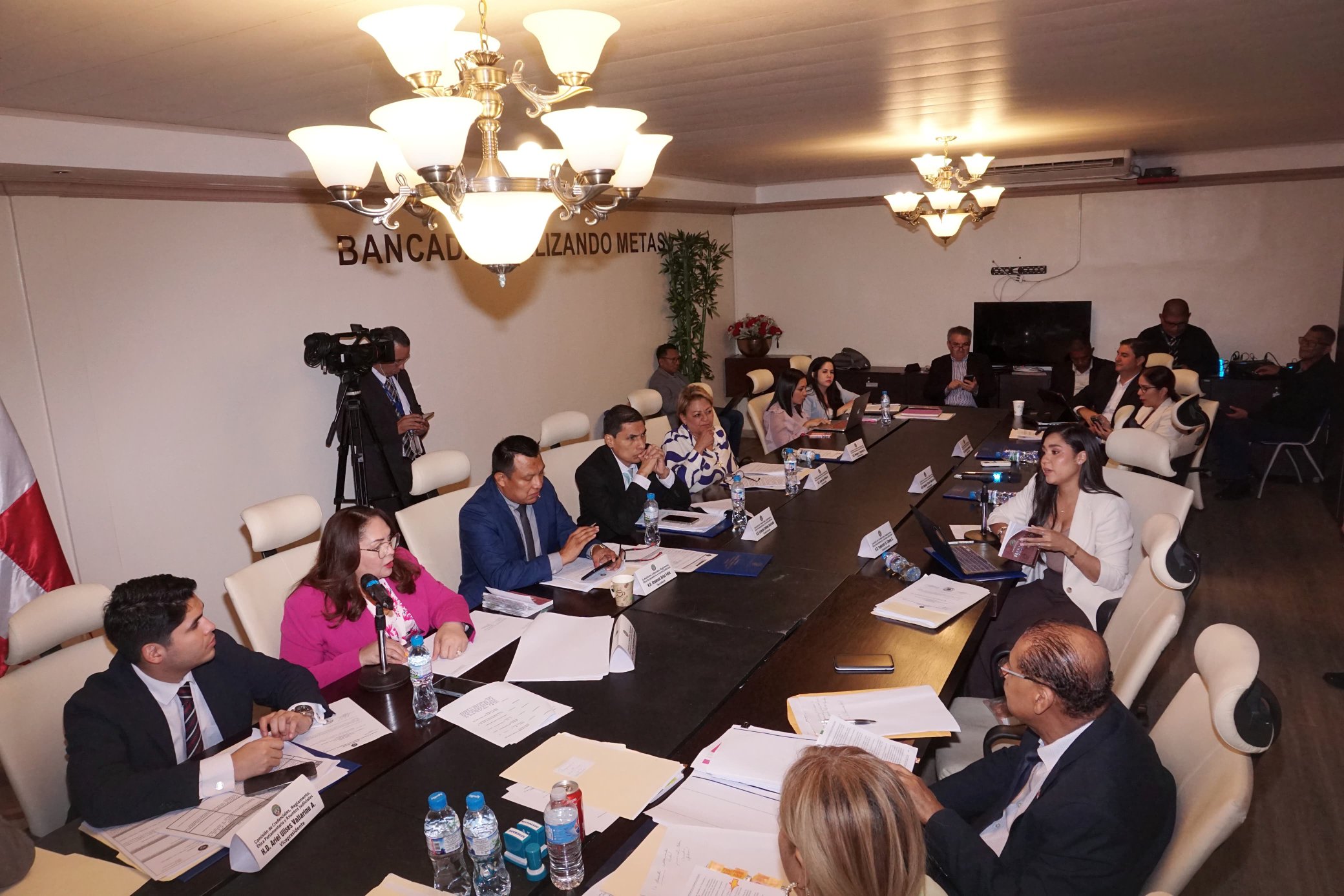 Comisión de Credenciales inicia revisión de reformas al Reglamento Interno de la Asamblea