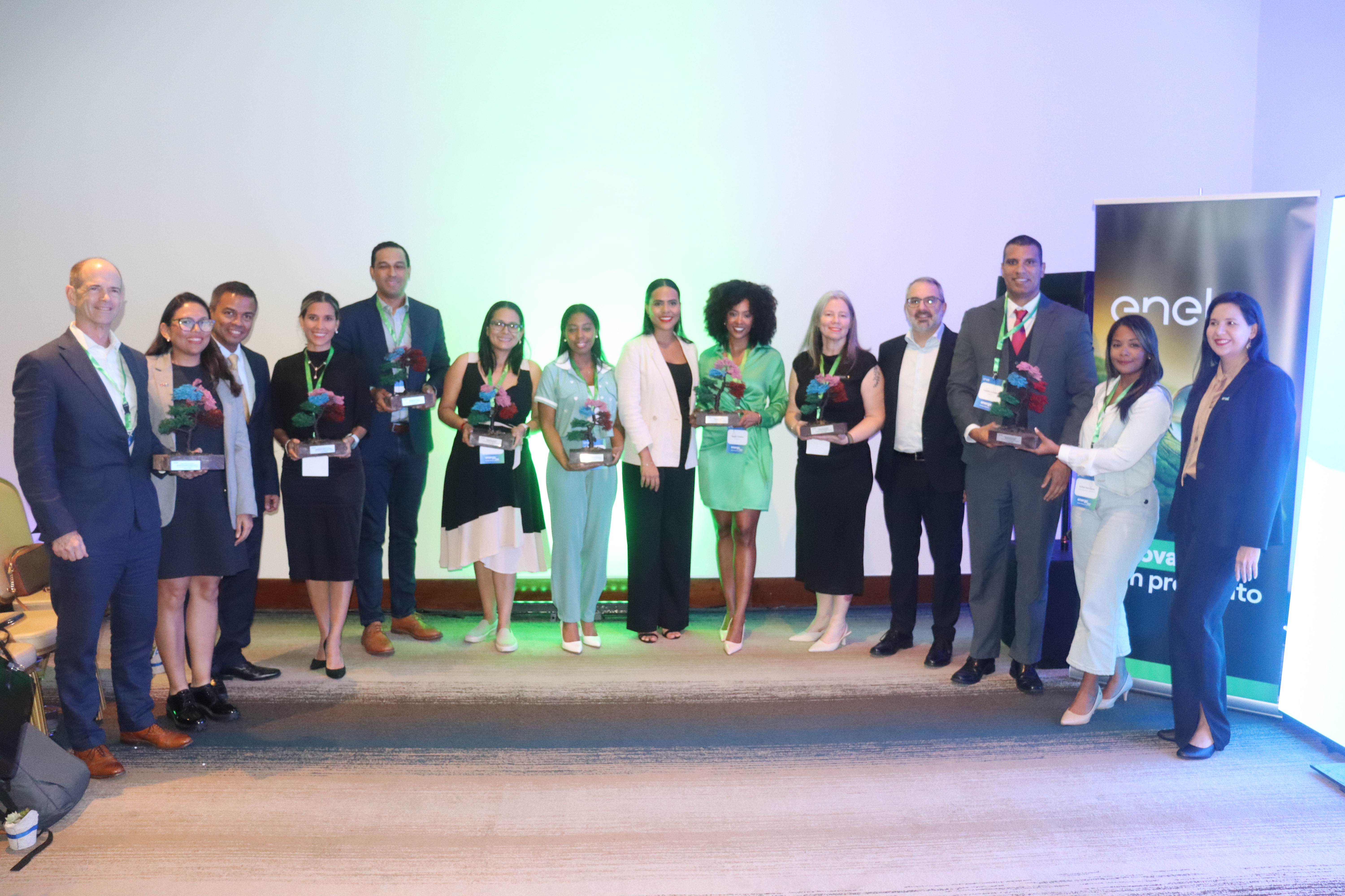 Empresas panameñas reciben certificados internacionales por uso de energía 100% renovable