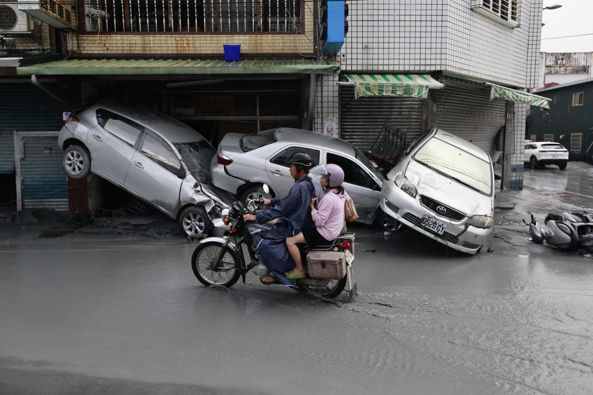 El tifón Ragasa deja 17 muertos en Taiwán y toca tierra en China