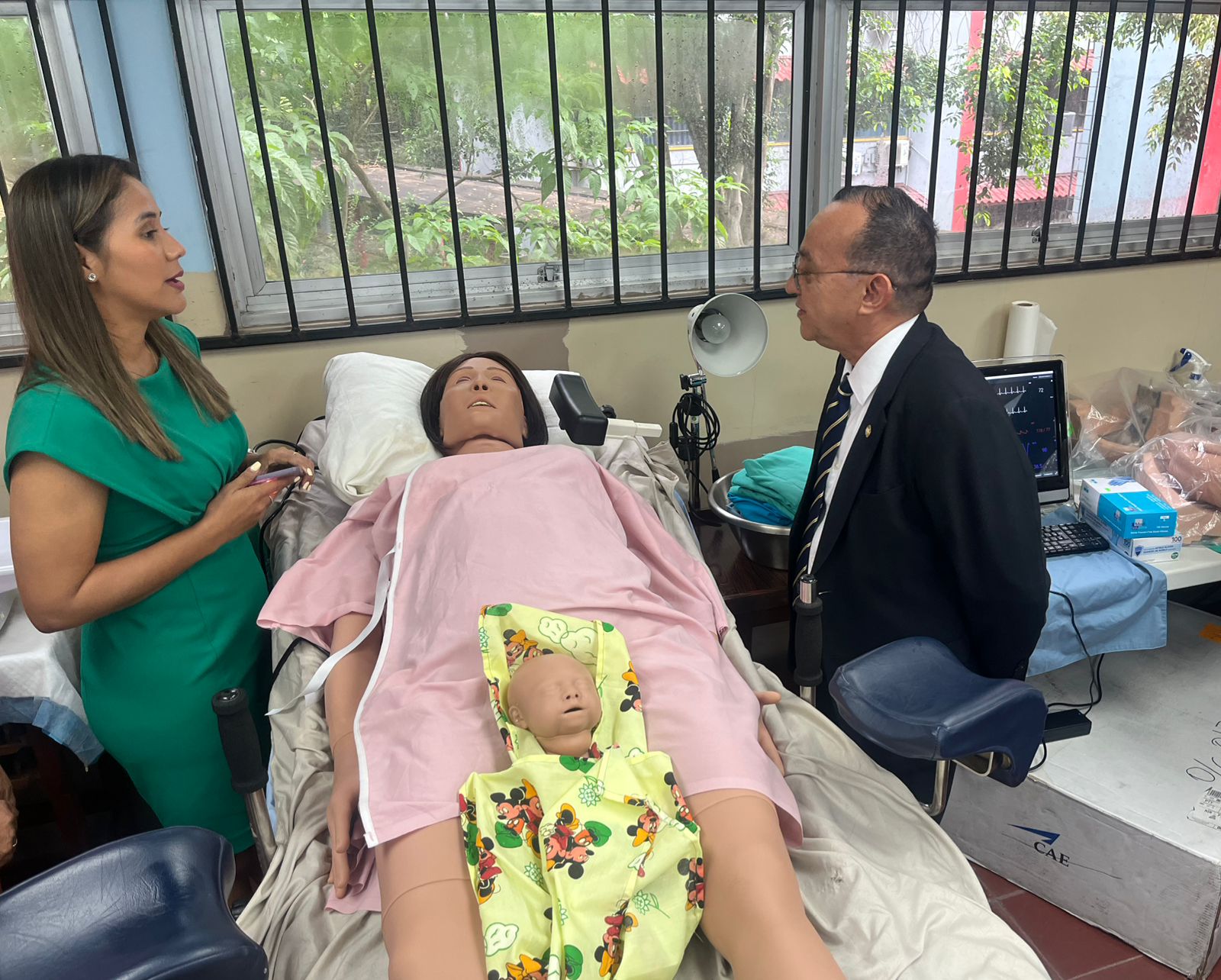 Facultad de Enfermería incorpora moderno simulador de parto