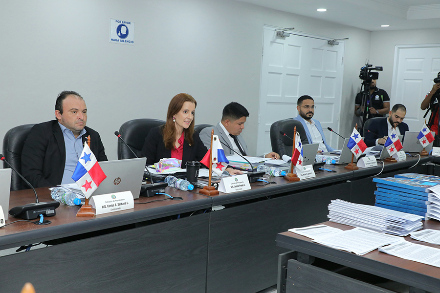 Cuestionan uso de fondos públicos para Premios Juventud en Panamá