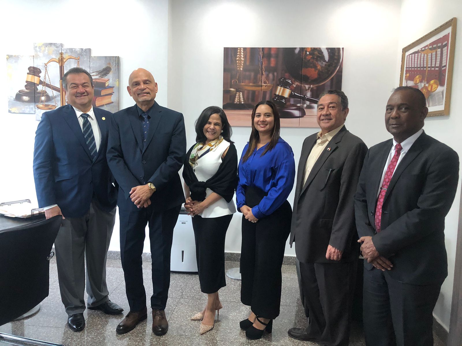 Abogados gremialistas impulsan proyecto de transparencia fiscal internacional en la Asamblea