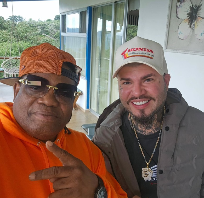Boricua Farruko y el panameño Renato graban nueva versión de "La chica de los ojos café"