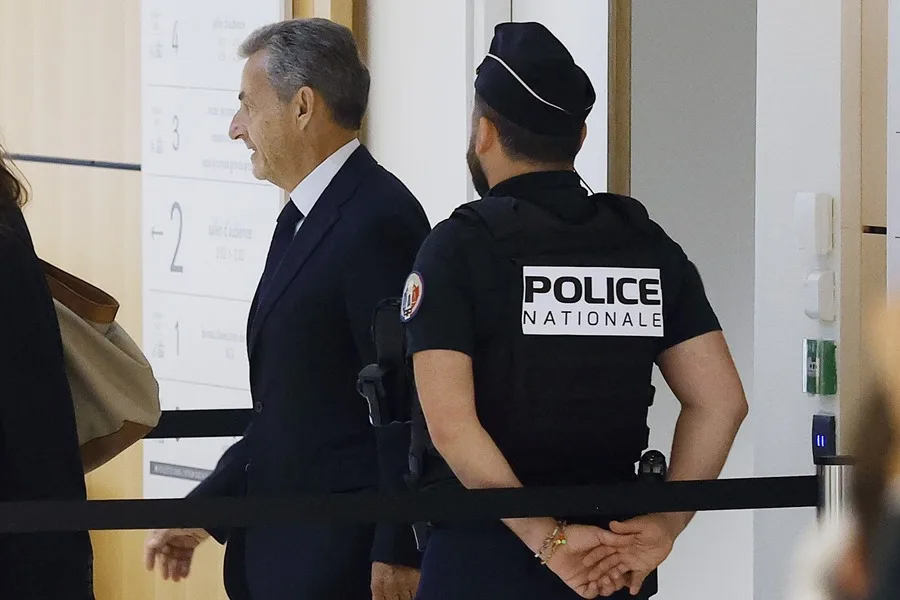 Sarkozy entra a prisión La Santé de París para cumplir cinco años de condena