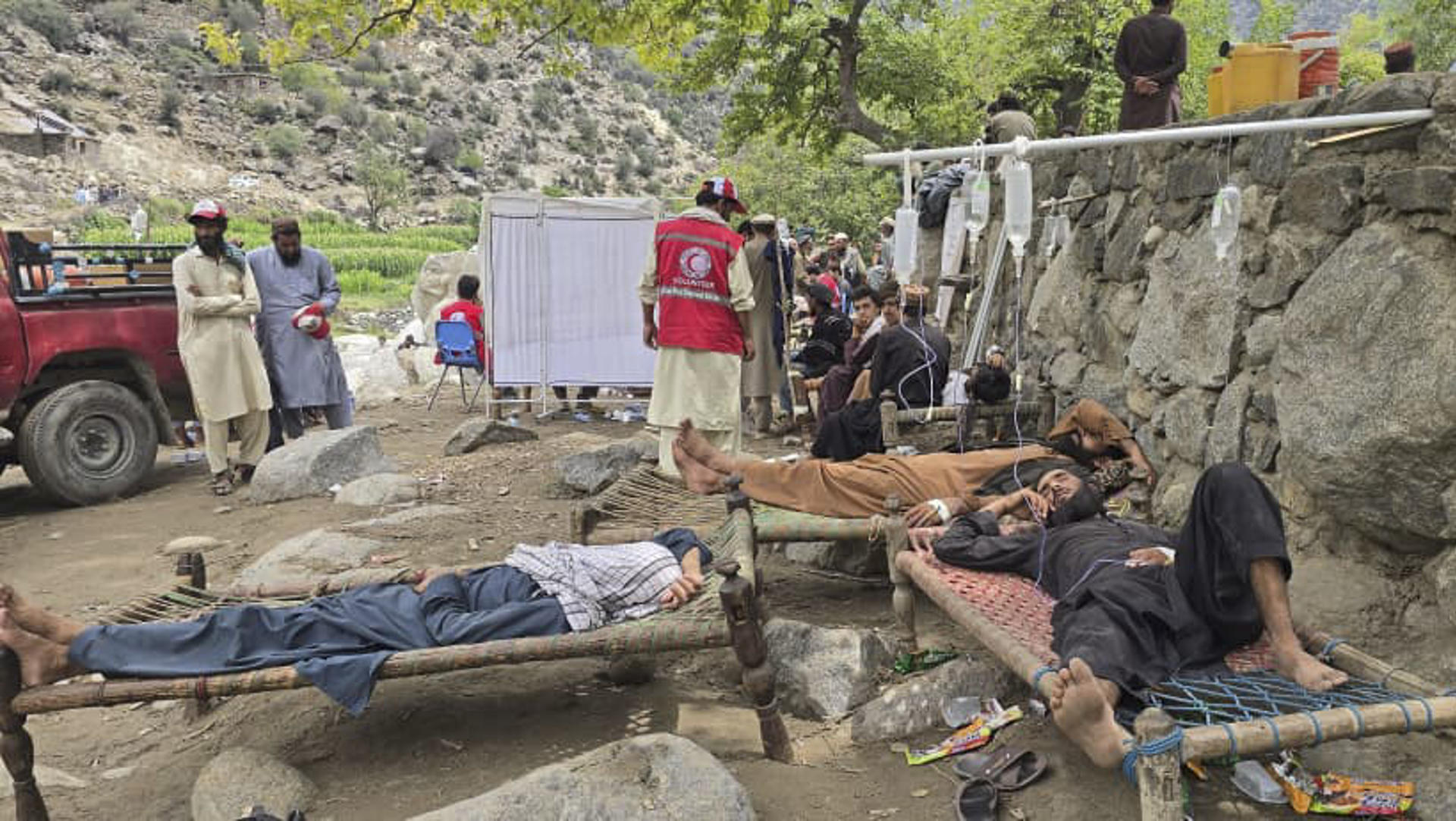 Más de 1,400 muertos tras terremoto en Afganistán