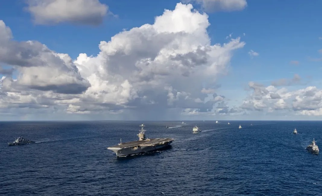 UNITAS 2025 despliega su poder naval en PHOTOEX con portaaviones y submarinos