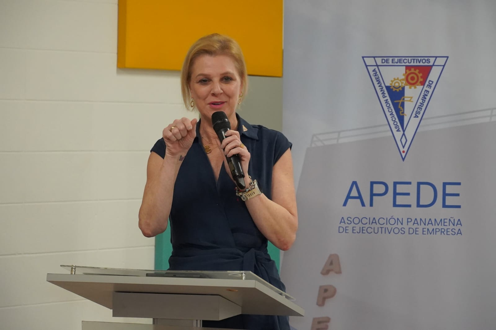 Culmina el primer programa de gerencia en inteligencia artificial en Panamá