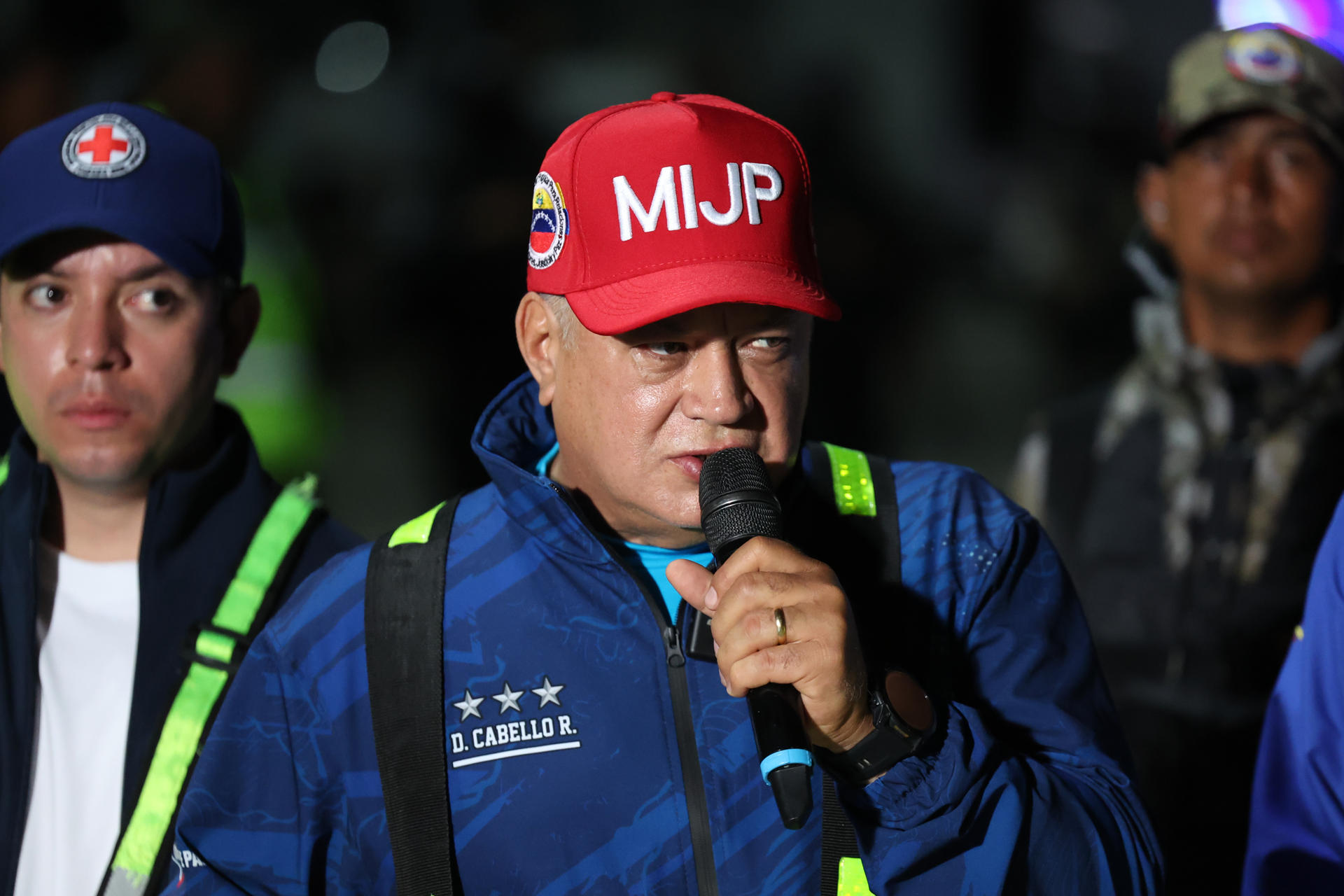 Cabello pide a los venezolanos prepararse en todos los frentes ante el despliegue de EE UU