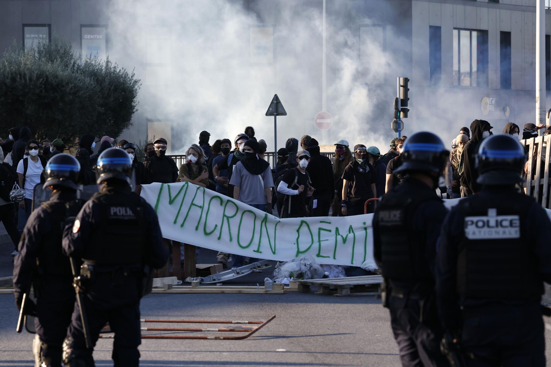 Sin clases y sin transporte en Francia por huelga general contra recortes presupuestarios