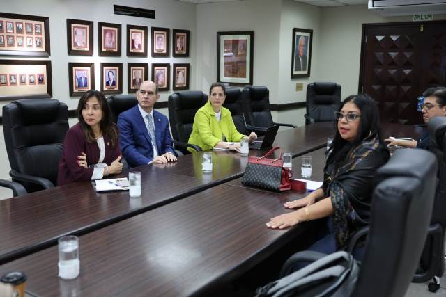 Autoridades de Aduanas y Economía coordinan acciones para impulsar ingresos al Estado