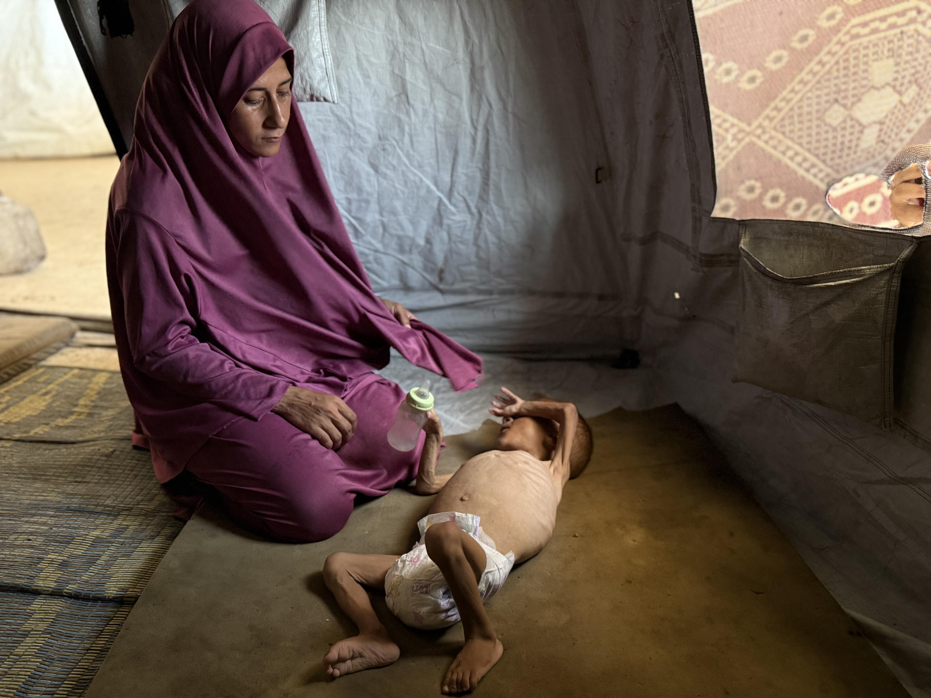 Unos 425 los gazatíes han muerto de hambre, mientras Israel asesina a 34 que buscan comida