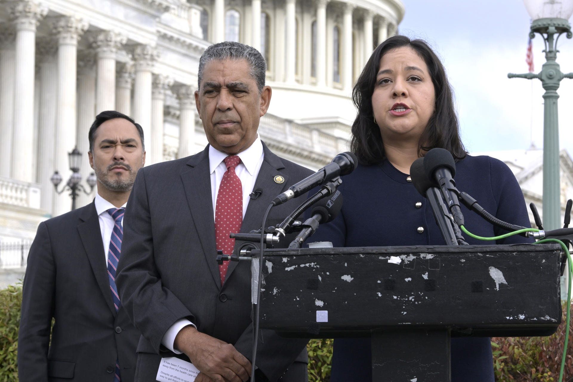 Demócratas exigen a Trump el regreso de la niña con cáncer deportada a México