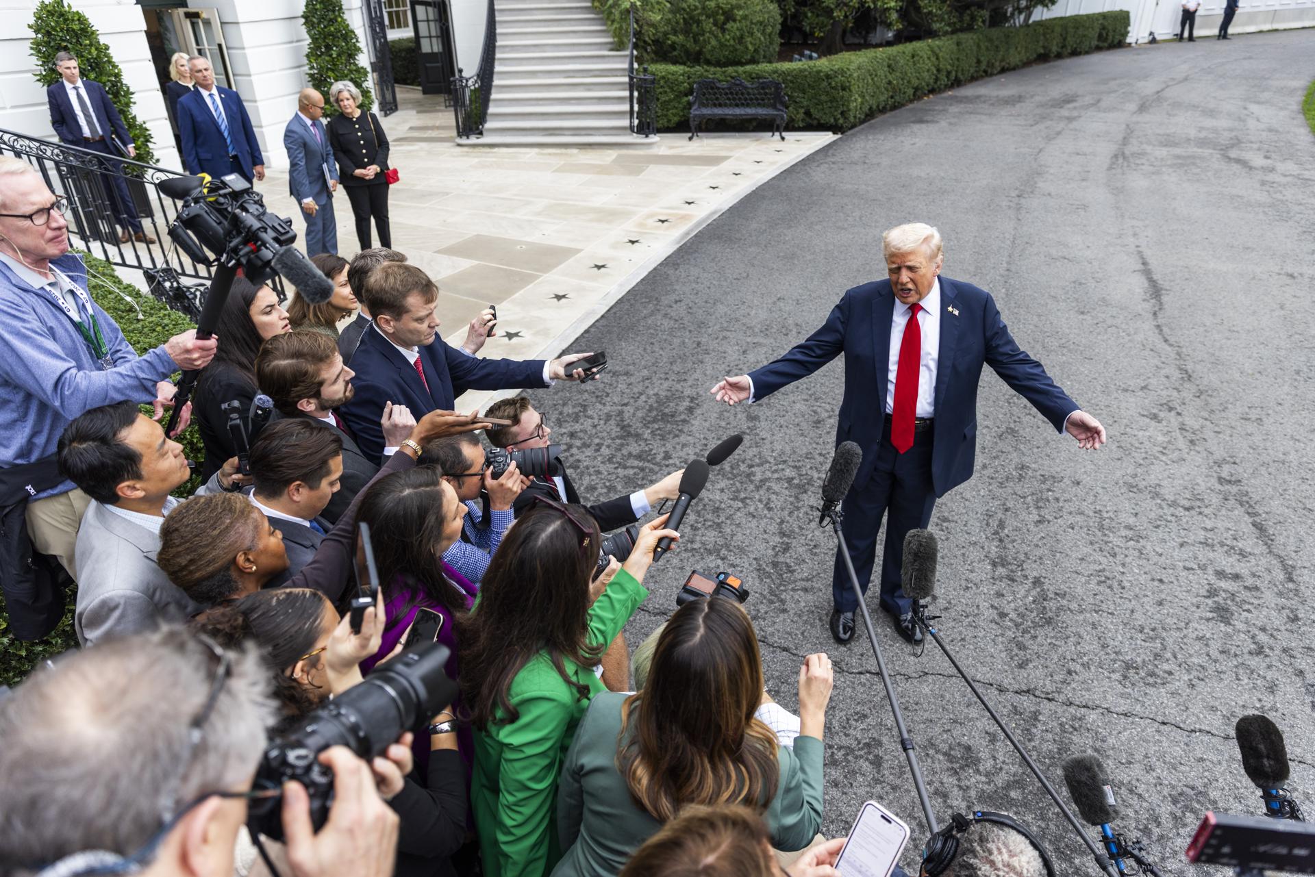 Trump dice que EE UU monitoreará "muy seriamente" a narcos venezolanos en tierra
