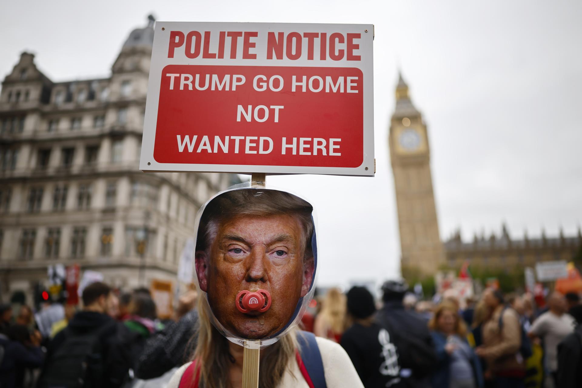 Miles de personas se manifiestan en Londres contra visita de Trump